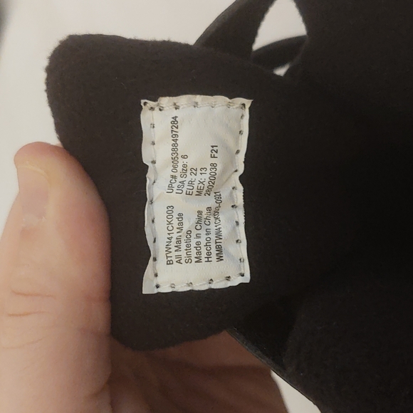 Brand new never worn snow boots!!!!! - Picture 5 of 5